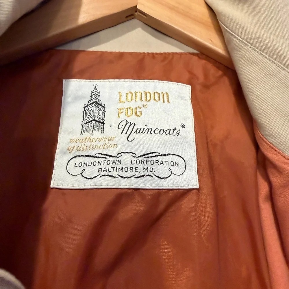 Vintage classic London Fog  Tan Trench Coat with Rust Lining Union Label USA 10P